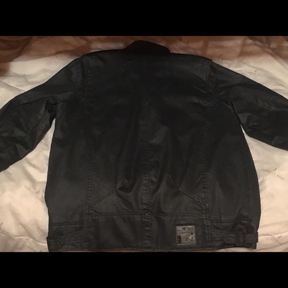 P lounge Jacket - Picture 3 of 5